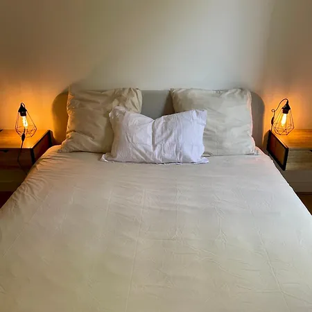 Cosy Le Bretonneux Apartment *