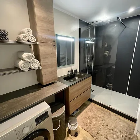 Cosy Le Bretonneux Apartment *